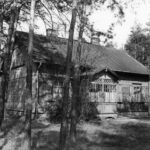 1985 , Drewniany dom pod nr 10