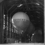 25 września 1933 , VI Krajowe Zawody Balonów Wolnych o Puchar im. pułkownika Aleksandra Wańkowicza w Legionowie. Wnetrze hangaru 2 Batalionu Balonowego.