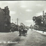 Lata 1918-1939 , Widokówka przedstawiająca przedwojenną Jabłonną, ulicę Królewską 3. Obecnie Legionowo, ulica J.Piłsudskiego 3